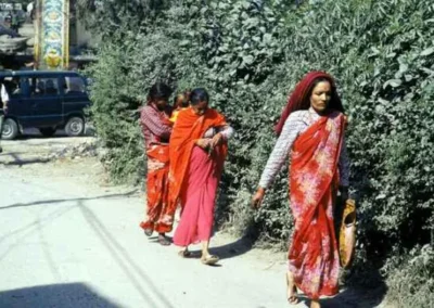 Kathmandu: typický ženský sváteční oděv sárí