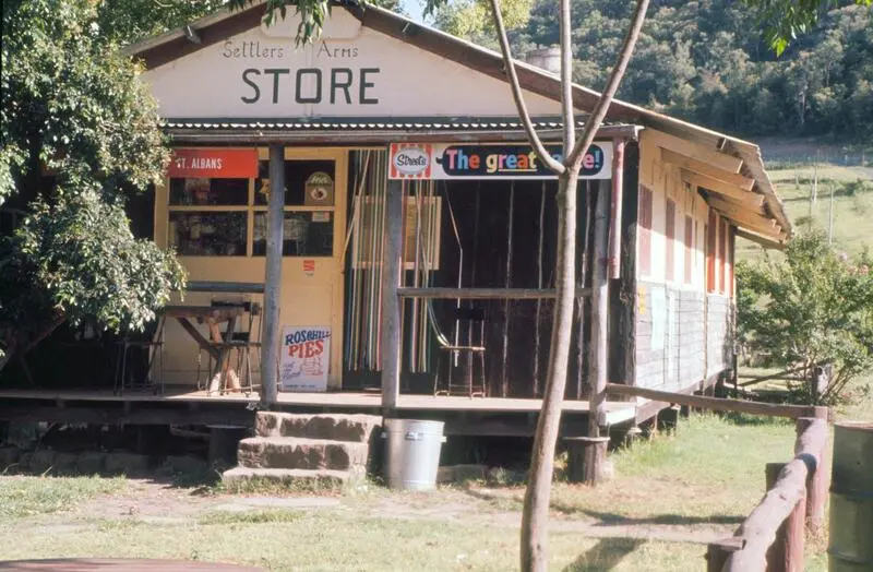 Venkovský obchůdek Settlers Arms Store během cesty – Výlet na Devil’s Rock v Austrálii